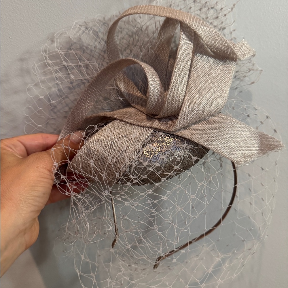 Vixen Millinery Taupe Fascinator Headpiece with Veil one size New! Hat day!